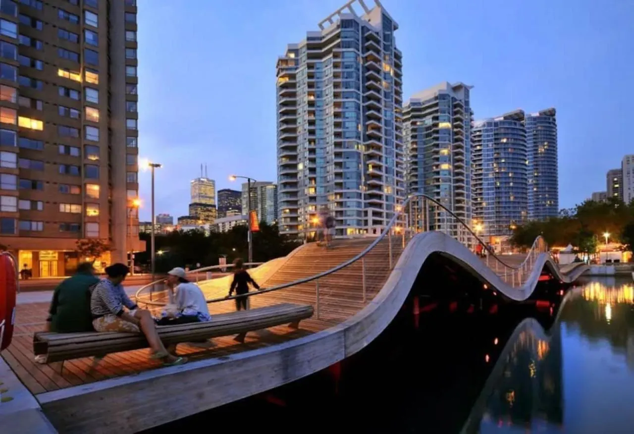 Beautiful 1Bd 1Ba Condo Lake And City Views Toronto Kanada