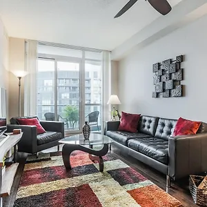Gorgeous Downtown Oasis With Views & Parking! Apartment