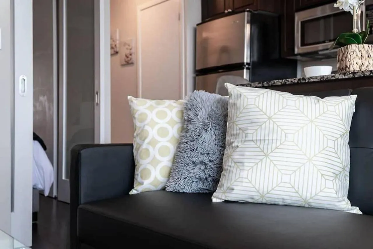 Beautiful 1Bd 1Ba Condo Lake And City Views Toronto Holiday home