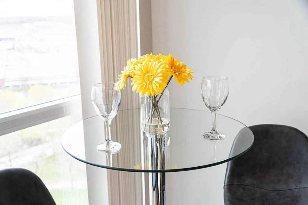 Beautiful 1Bd 1Ba Condo Lake And City Views Toronto Canada